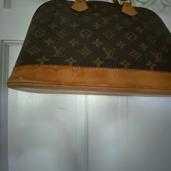 LOUIS. VUITTON MONOGRAMMED ALMA HANDBAG - Picture 9 of 16
